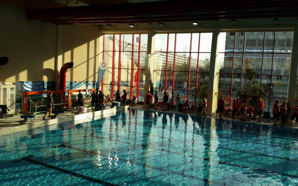 1. Hallescher Drachenbootverein e.V.  2016-02-13 Indoor Drachenbootrennen in der Schwimmhalle in Halle-Neustadt Bild 3