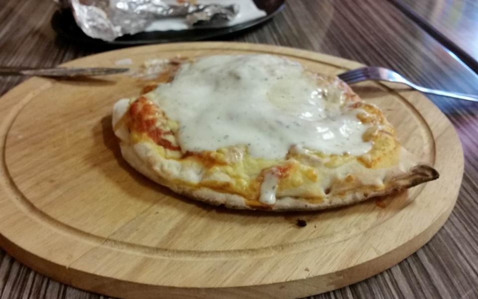 leckere Döner Pizza bei Binos Döner in Halle (Saale)