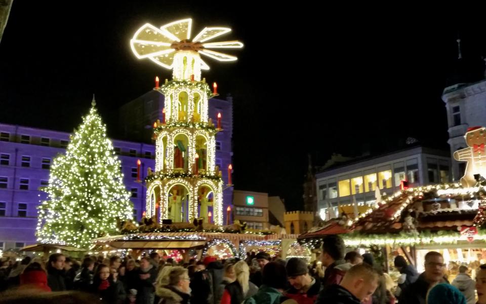 Weihnachtsmarkt auf dem Marktplatz Halle (Saale)