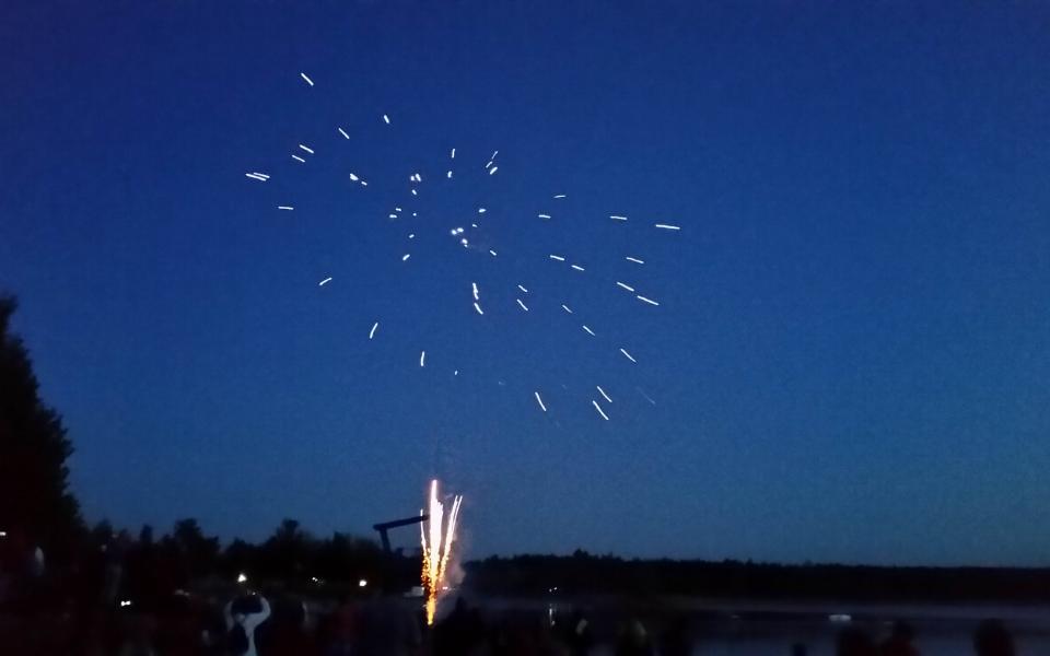 Feuerwerk beim See in Flammen am MONDSEE - Strandbad und Campingplatz aus Hohenmölsen Foto 1