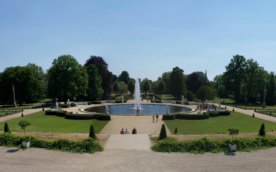 Schloss Sanssouci mit Park Anlage aus Potsdam 8
