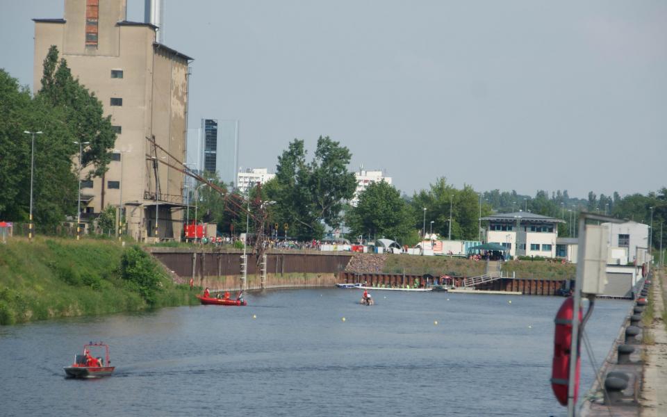 Drachenbootrennen Wettkampf Saale Hafen Trotha aus Halle (Saale) 21