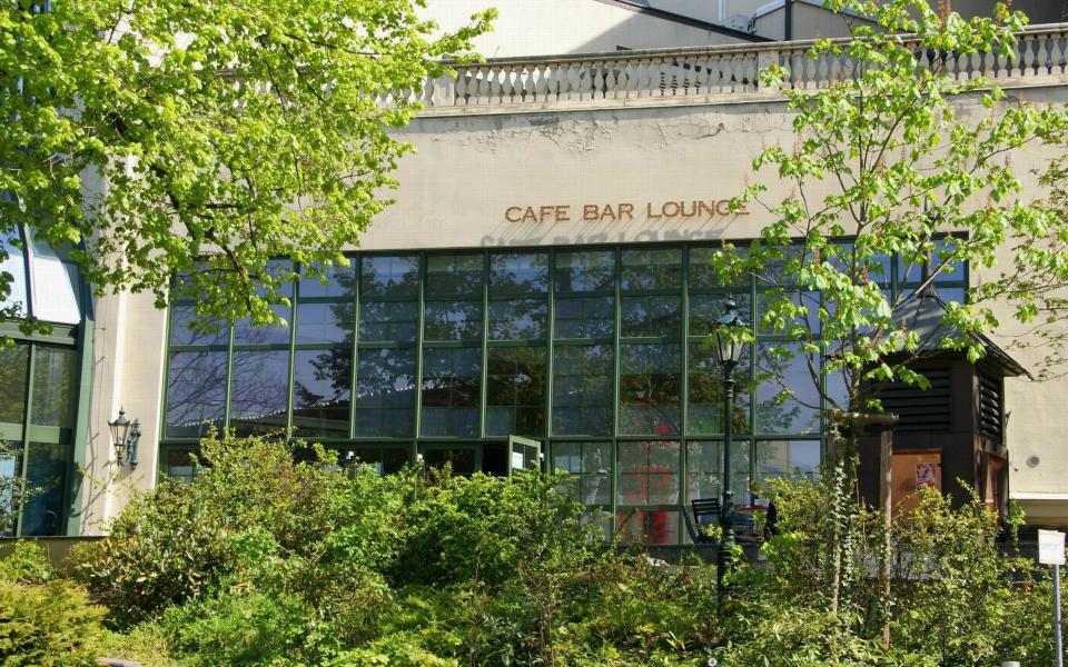 Café bar Lounge Feez im Kongress und Kulturzentrum aus Halle (Saale) 4