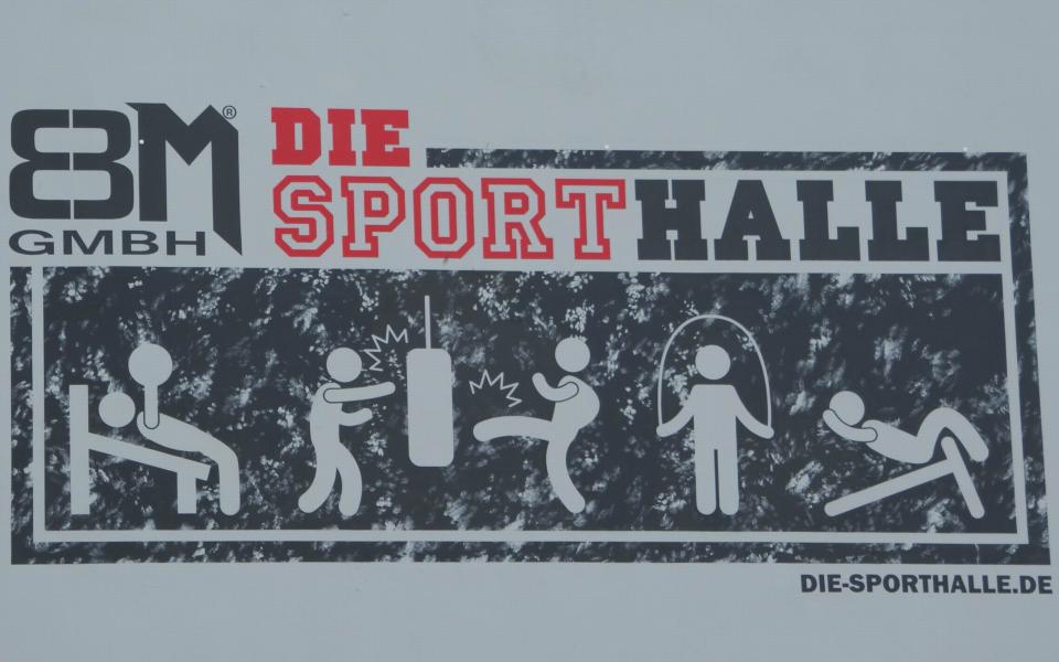 8M DIE SPORTHALLE aus Halle (Saale)