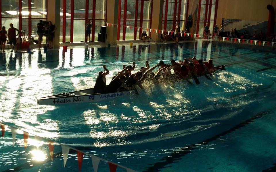 2016-02-13 Indoor Drachenbootrennen in der Schwimmhalle in Halle-Neustadt Bild 12