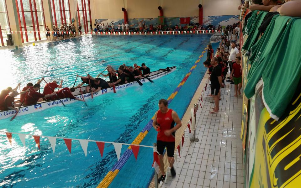2016-02-13 Indoor Drachenbootrennen in der Schwimmhalle in Halle-Neustadt Bild 17