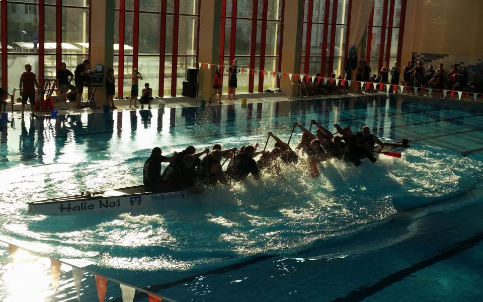 1. Hallescher Drachenbootverein e.V.  2016-02-13 Indoor Drachenbootrennen in der Schwimmhalle in Halle-Neustadt Bild 11
