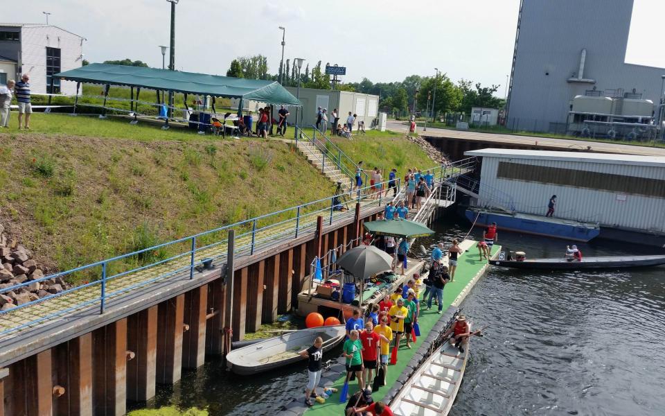 Drachenbootrennen Wettkampf Saale Hafen Trotha aus Halle (Saale) 14