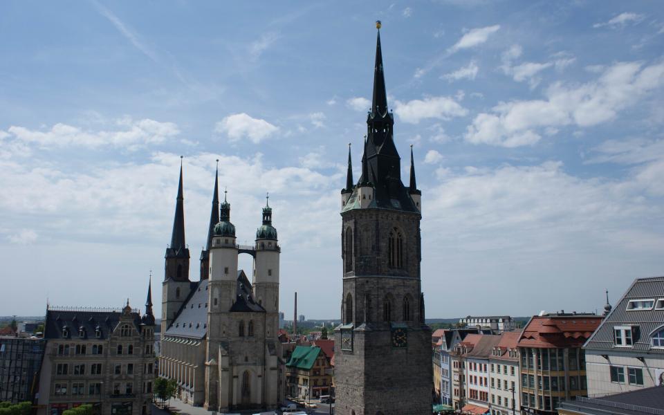 Blick auf die Hausmannstürme der Marktkirche aus Halle (Saale)