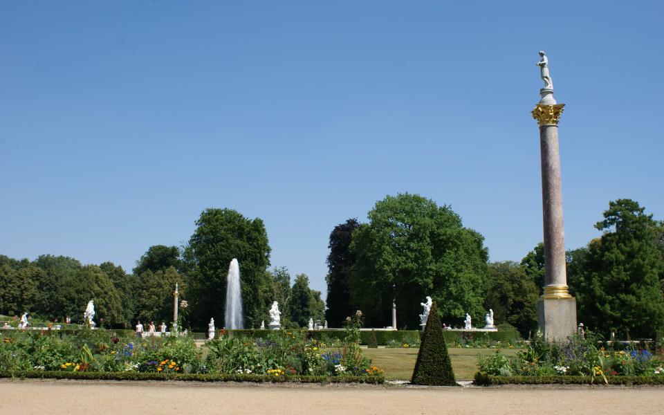 Schloss Sanssouci mit Park Anlage aus Potsdam 12