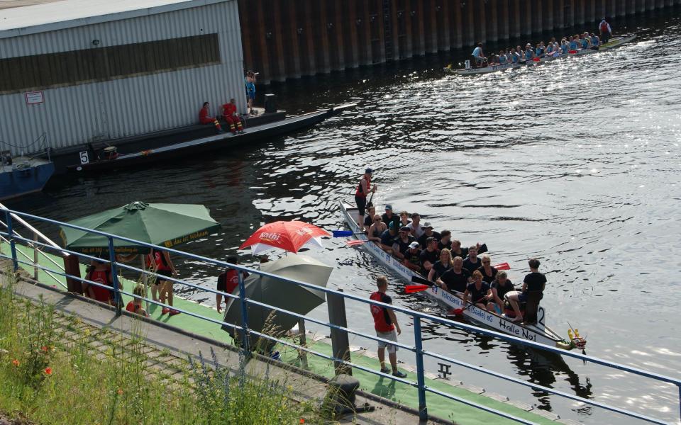 Drachenbootrennen Wettkampf Saale Hafen Trotha aus Halle (Saale) 18