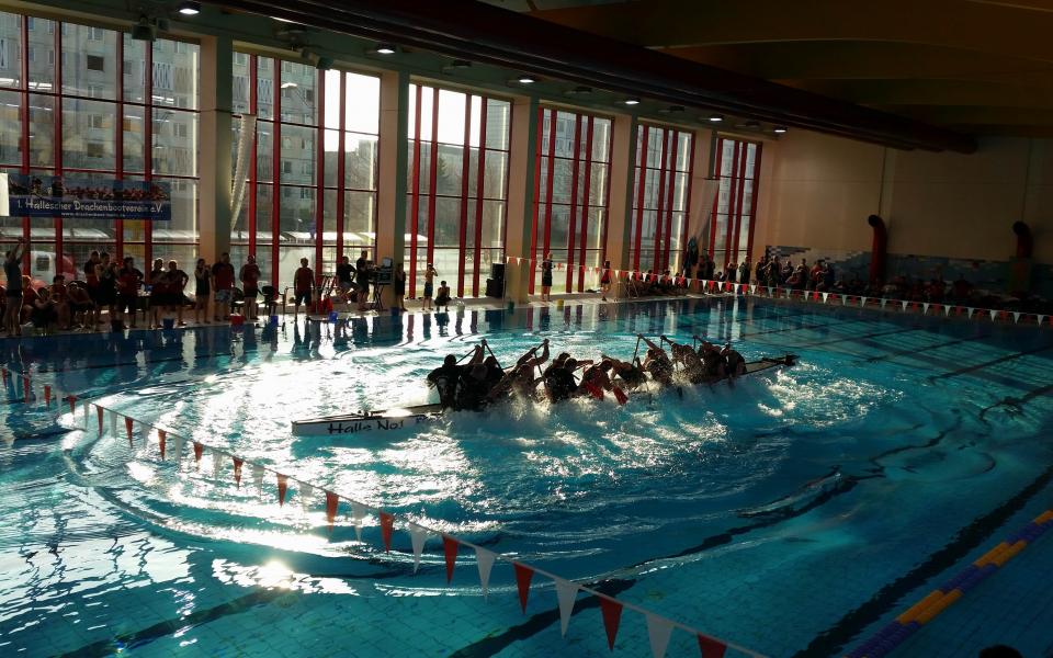 1. Hallescher Drachenbootverein e.V.  2016-02-13 Indoor Drachenbootrennen in der Schwimmhalle in Halle-Neustadt Bild 12