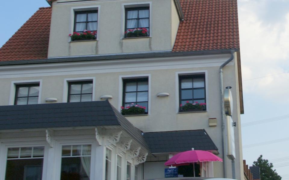 Hotel Guldenhof mit Restaurant und Café in der Silberhöhe Beesen von Halle (Saale)