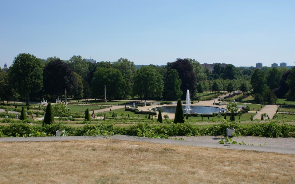 Schloss Sanssouci mit Park Anlage aus Potsdam 3