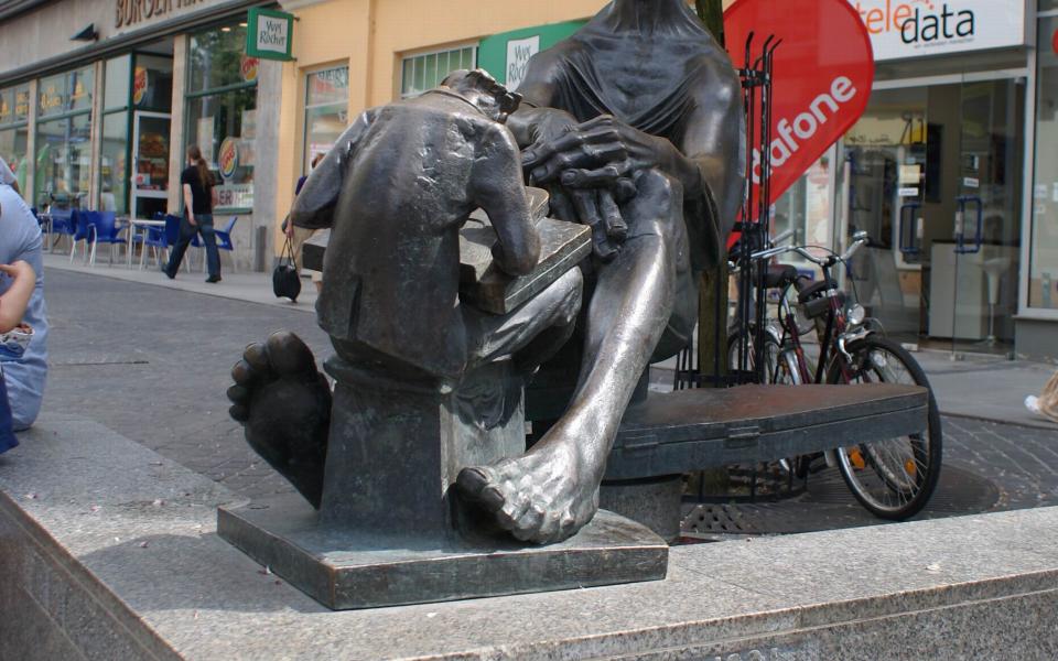 Denkmal  Zither-Reinhold (Reinhold Lohse) - Brunnen Leipziger Straße am Boulevard  in Halle (Saale) 1 3