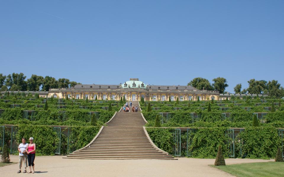 Schloss Sanssouci mit Park Anlage aus Potsdam 9