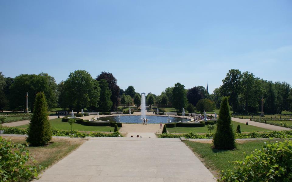 Schloss Sanssouci mit Park Anlage aus Potsdam 6