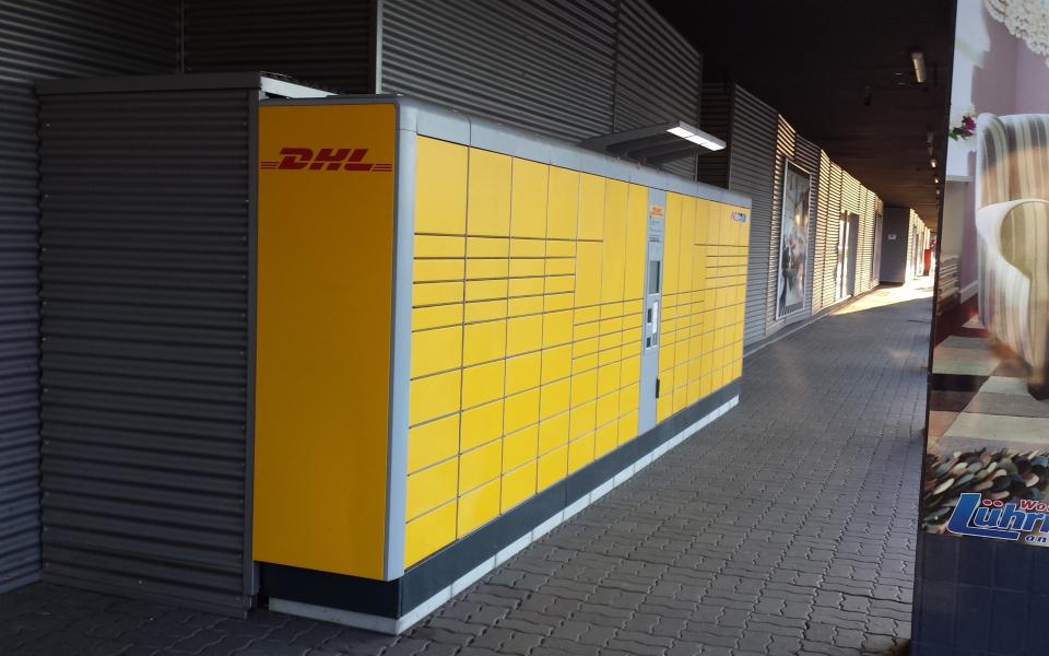 DHL Paketstation neben dem Briefkasten in der Mansfelder Straße  aus Halle (Saale)