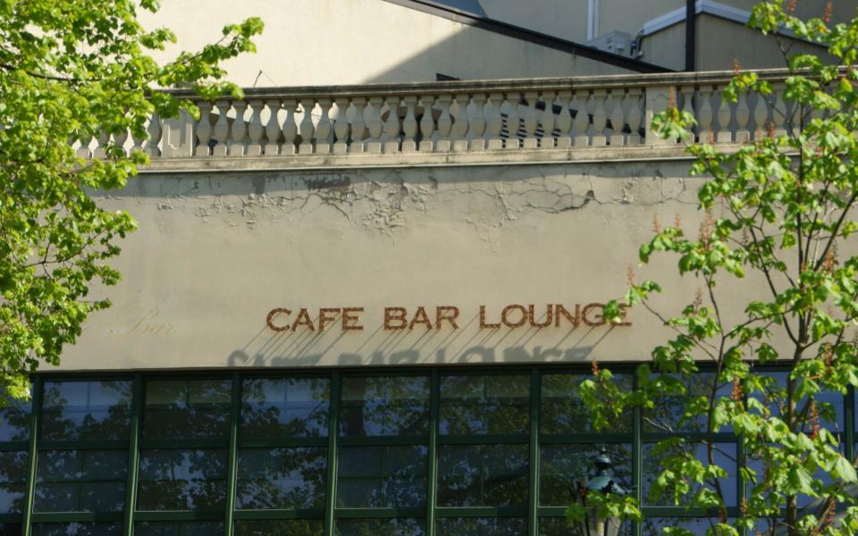 Café bar Lounge Feez im Kongress und Kulturzentrum aus Halle (Saale) 2