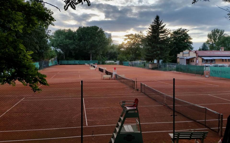 Seitenansicht vom Tennisclub am Sandanger in Halle (Saale)