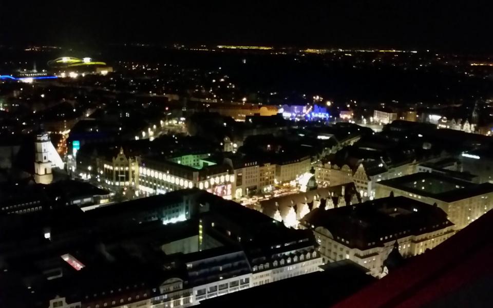 Atemberaubender Weitblick aus dem höchsten Restaurant Mitteldeutschlands von Aussichtsplattform Panorama Tower Uni-Riese aus Leipzig Bild 1
