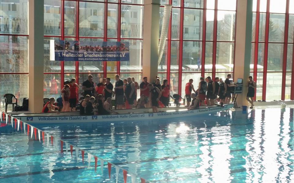 2016-02-13 Indoor Drachenbootrennen in der Schwimmhalle in Halle-Neustadt Bild 6