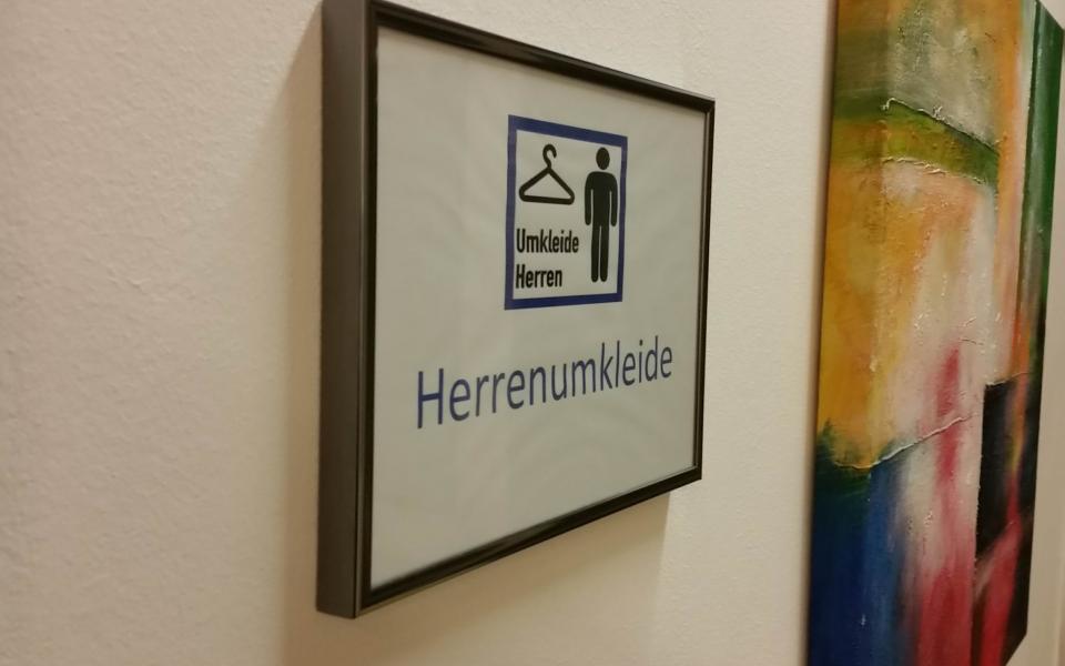 Umkleideraum Hallenbad und Sauna im CAREA Residenz Hotel Harzhöhe Hahnenklee Bild 2