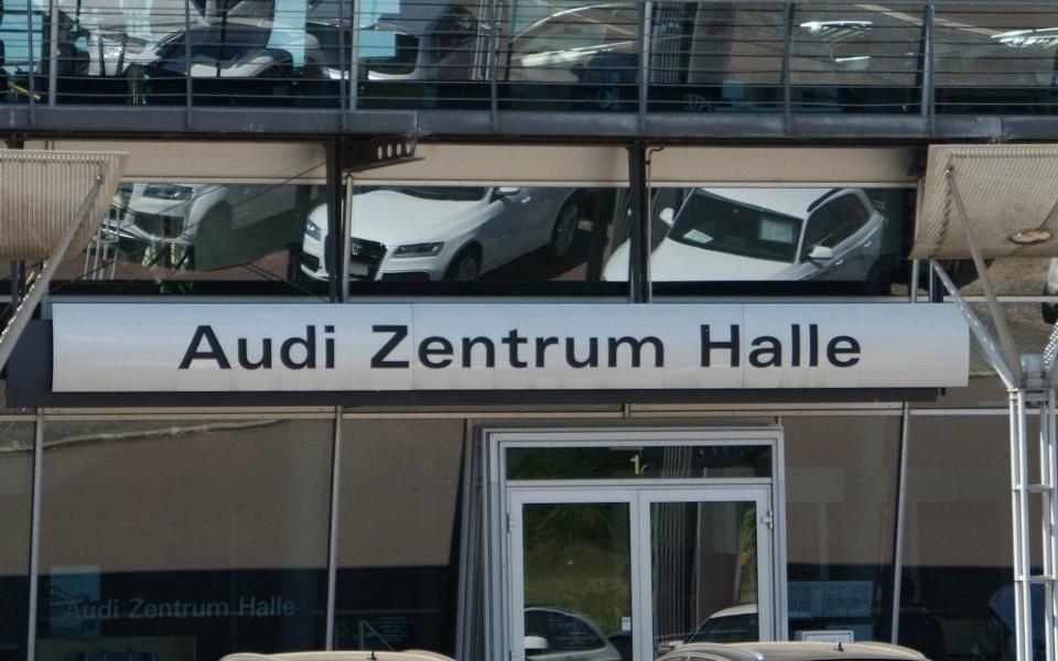 Audi Zentrum - Rennbahnkreuz Halle (Saale), Rennbahnkreuz, Saaleaue aus Halle (Saale)