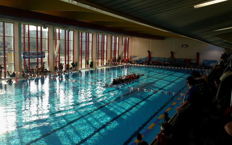 2016-02-13 Indoor Drachenbootrennen in der Schwimmhalle in Halle-Neustadt Bild 4