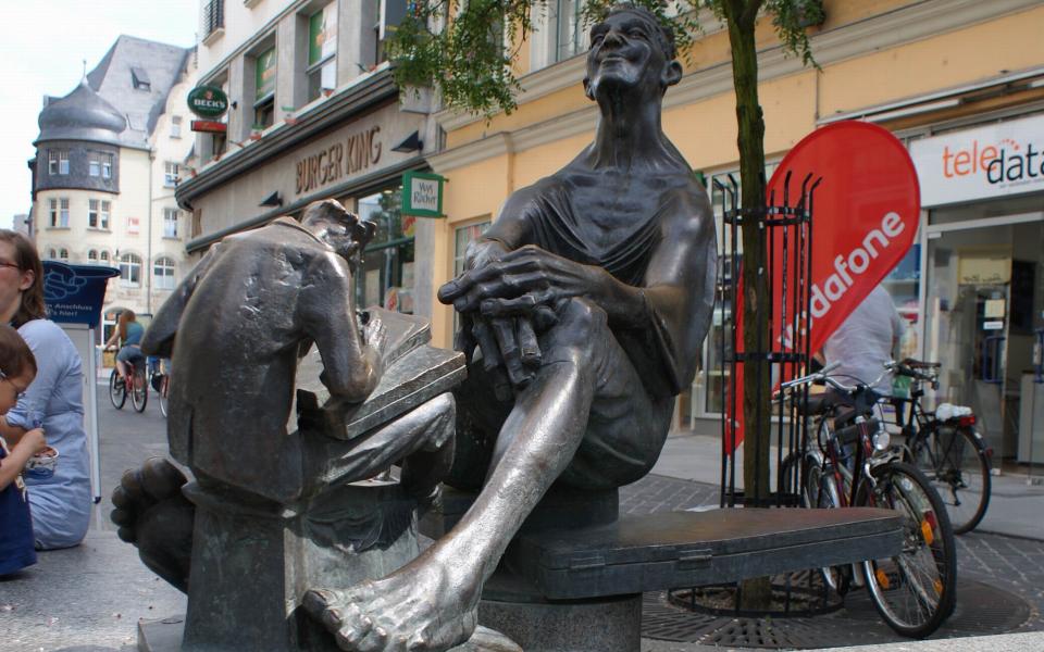 Denkmal  Zither-Reinhold (Reinhold Lohse) - Brunnen Leipziger Straße am Boulevard  in Halle (Saale) 5