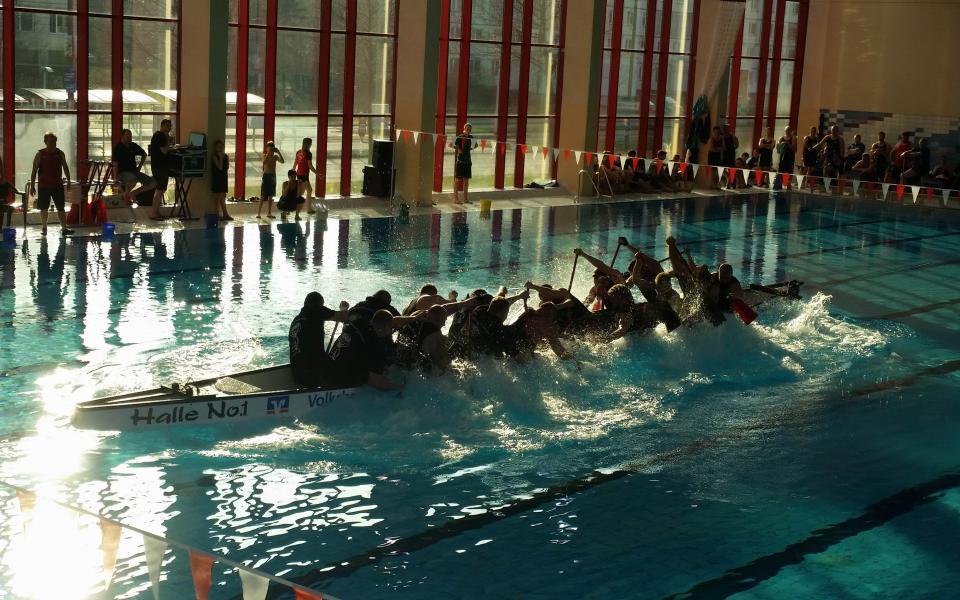 1. Hallescher Drachenbootverein e.V.  2016-02-13 Indoor Drachenbootrennen in der Schwimmhalle in Halle-Neustadt Bild 9