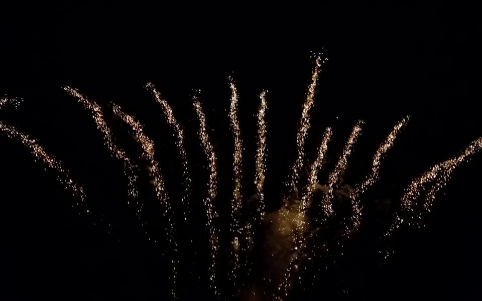 Feuerwerk beim See in Flammen am MONDSEE - Strandbad und Campingplatz aus Hohenmölsen Foto 5