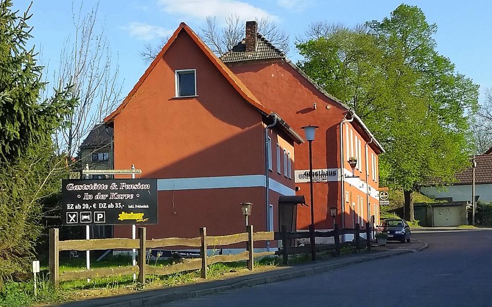 Gasthaus In der Kurve & Pension, Starsiedler Straße aus Muschwitz 3