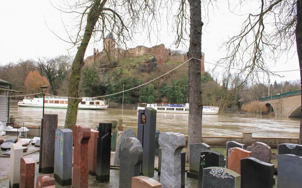 Hochwasser bei  Steinmetz Olaf Korgeraus Halle (Saale)