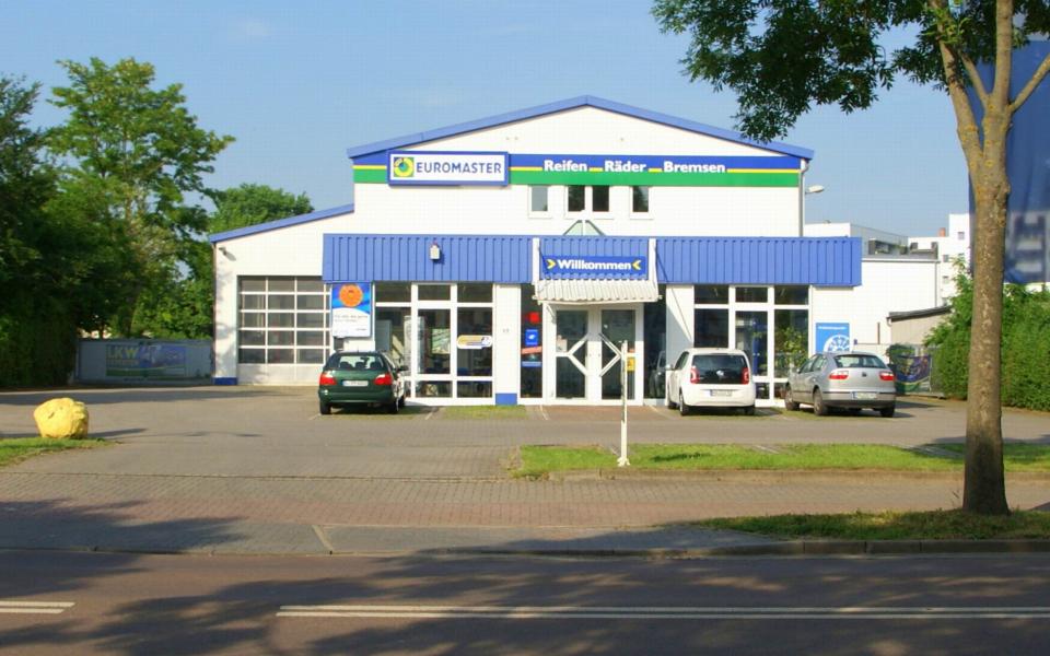 Reifen, Räder & Bremsen beim Euromaster GmbH in Trotha von Halle (Saale)