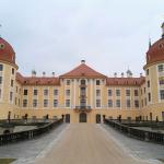 Augustzimmer standesamtliche Trauungen im Schloss Moritzburg, Schloßallee aus Moritzburg